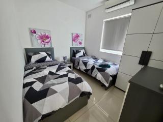 Marina, Bright Three Bedroom close to Valletta - 7