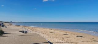 F2 4 personnes 300 m plage - 0