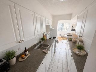 Prime Location 2BR Heart of Robson Area - 3