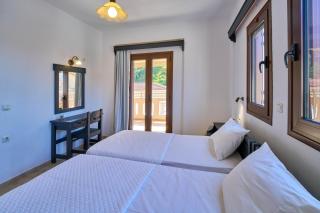 Sifakis House - 7