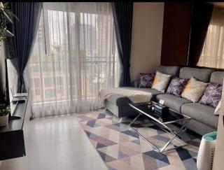 Modern Condo in Khlong Toei Balcony, Gym, Fast WiFi - 6