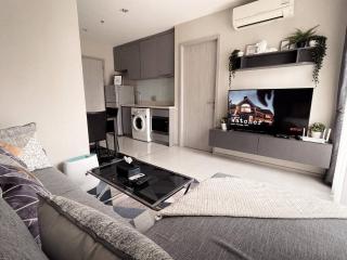 Luxury Condo in Khlong Toei City Views Skytrain Access - 6