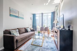 Cozy 1 Bedroom & Den Condo in Downtown Toronto - 3