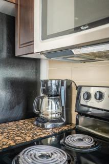 Cozy 1 Bedroom & Den Condo in Downtown Toronto - 2