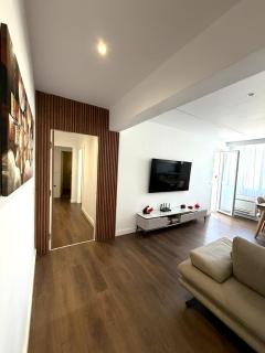 FEEL at HOME 1 - 2