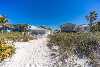 Canary Beach Cottage - 8