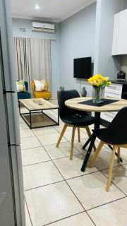 Urban Living - Self Catering Apartment - 5