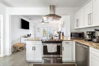 3 Palms Beachfront Cottages - 3