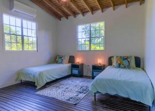 Country House 3 acres of Privacy and Outdoor Space - 5