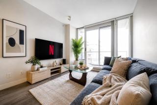 Prime Location 2BR Near Rogers Arena and BC Place - 0