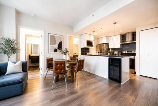 Prime Location 2BR Near Rogers Arena and BC Place - 2