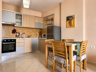 Dahlila`s Lake View Home - 7
