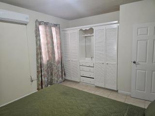 Charming Montrose 2-Bd Apartment - 7