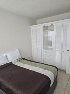Charming Montrose 2-Bd Apartment - 1