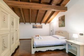 Cedar House Villa Few Minutes From Lake - Happy Rentals - 9