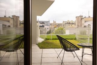 Modern, Bright Garden Apartment, 15 Mins to Center - 1
