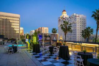 Marriott Long Beach Downtown - 9