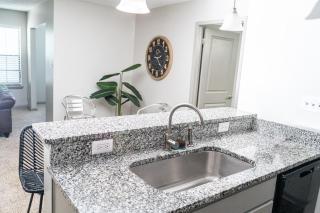 2BR 2BA Huntsville City Center - 8