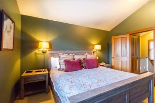 Ski in Ski out Minutes from Village, Private Hot Tub Sleeps 6 Free Shuttle - 1