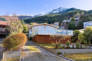The Encounter - Your Lake View house in Queenstown - 1