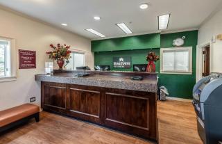 HomeTowne Studios by Red Roof Orlando South - 2