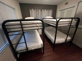 Miami Chill Hostel Bed For Your Stay 4A - 5
