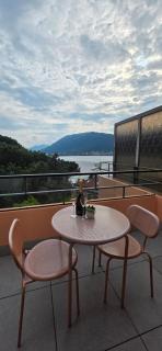 Sunny Lake View Blue & Orange- Family Suite Bissone - 2