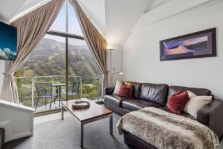 Lantern 26 - 1 bedroom and Loft with 1 carpark - 8