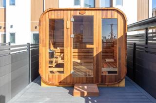 Waves & Wellness - Spa Pool, Sauna and Parking - 3