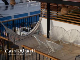 Luxury Oasis in Getsemaní House with Jacuzzi - 9