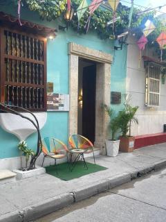 Luxury Oasis in Getsemaní House with Jacuzzi - 3