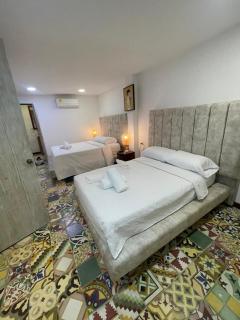 Luxury Oasis in Getsemaní House with Jacuzzi - 1