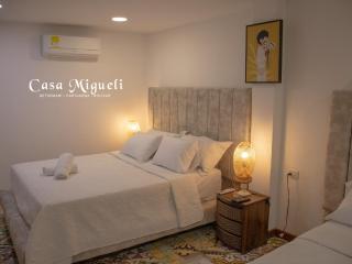 Luxury Oasis in Getsemaní House with Jacuzzi - 1