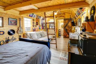 Tree-Lined Higden Retreat: Close to Parks + Trails - 4