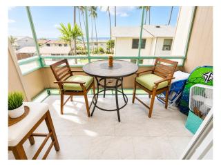 SHARE with working host, WiFi, AC, Pool, walk to Downtown, 15 min to airport - Friendly Cats in house - 6