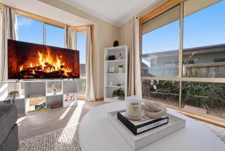 Granton River View Home Near Hobart CBD Parking - 4