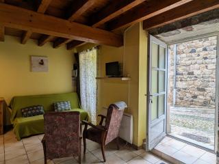 Ancien presbytère avec 3 chambres au pied d'une forteresse médiévale - FR-1-582-113 - 4