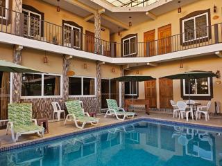 Maximos Petit Hotel - 2