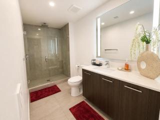 Water View Escape Top Location with Free Parking - 3