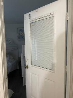Miami Vibrant Hostel Bed Couch 5E - 1