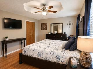 World Cup Retreat | Pool • Sleeps 8 • KC - 3