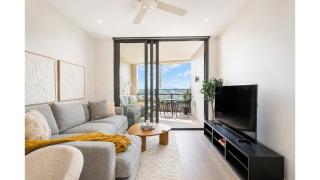 Sky High Luxury 2 Bedroom CBD Apartment with Pool Gym and River Views - 4