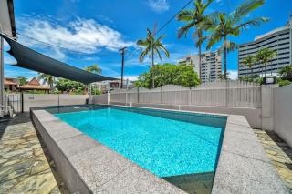 Lux in the City 1 Bedroom Apt with Pool Sleeps 3 - 6