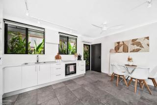 Lux in the City 1 Bedroom Apt with Pool Sleeps 3 - 3