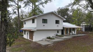 Luxury 4BR Home with Jacuzzi Patio and Game Room Near Downtown - 7