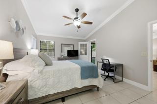 Villa 10 mins to WEF - Fenced Yard - Pet Friendly - 7