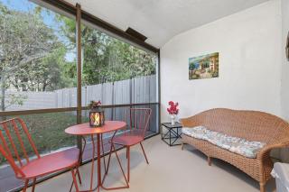 Villa 10 mins to WEF - Fenced Yard - Pet Friendly - 4