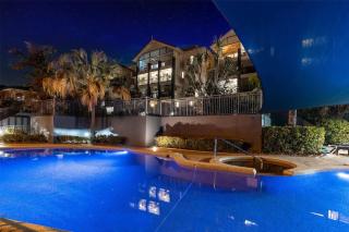 Cairns Esplanade 2BR Waterfront Apartment Sleeps 6 - 0