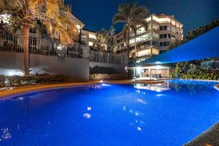 Cairns Esplanade 2BR Waterfront Apartment Sleeps 6 - 1