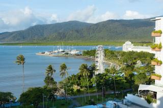 Cairns City & Ocean View, 1 BR Sleeps 4 Spacious Apt - 1